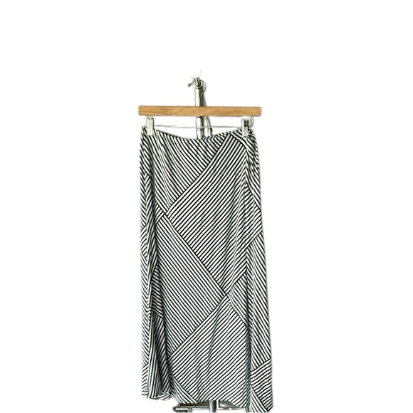 Chico's Black and White Patterned Midi Skirt Size 1 - Picture 1 of 5
